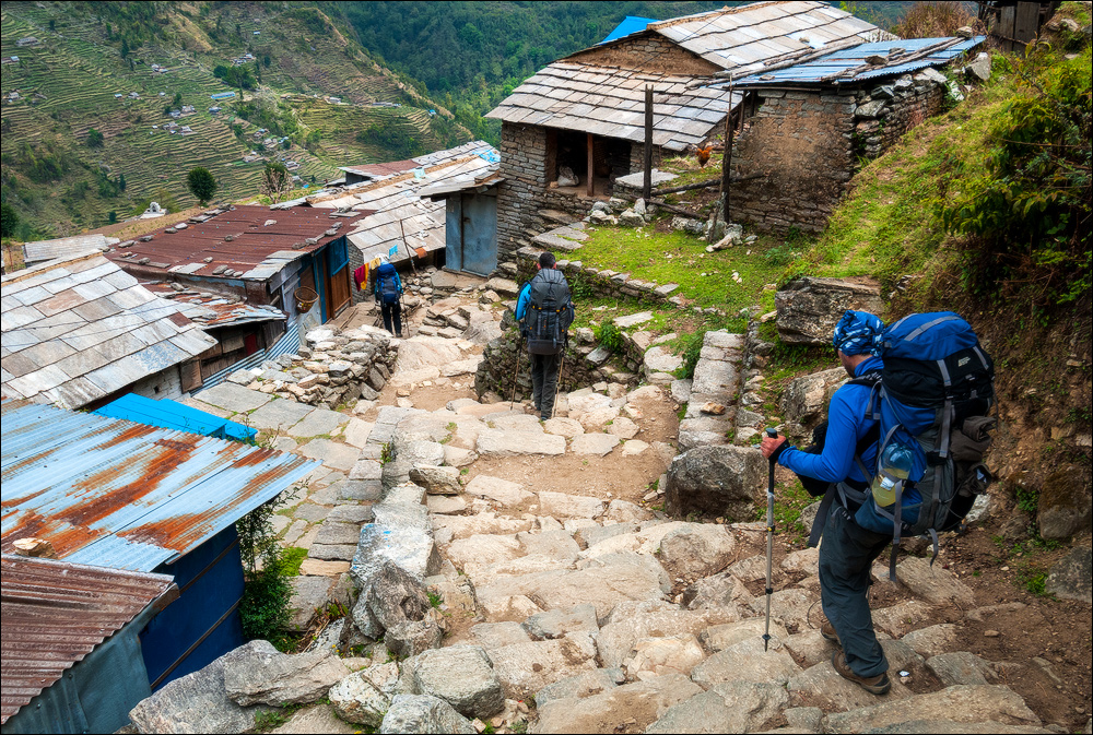 Число ступенек не счесть.