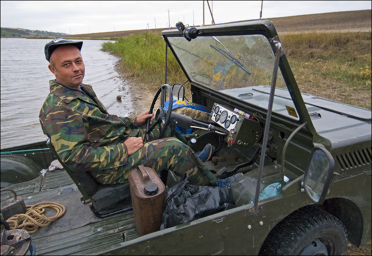 Переправа, переправа, берег левый, берег правый. Переправа, переправа, берег левый, берег правый.